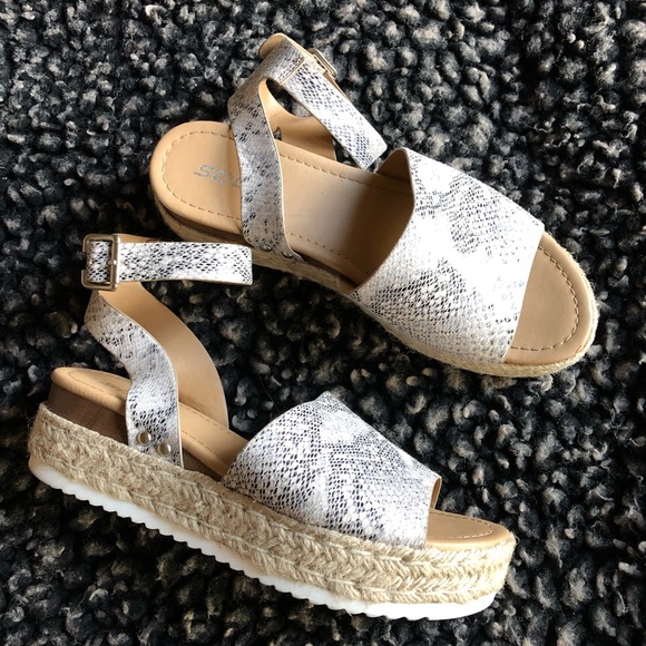Stylish Snakeskin Patterned Espadrille Sandals - Picture 1 of 5